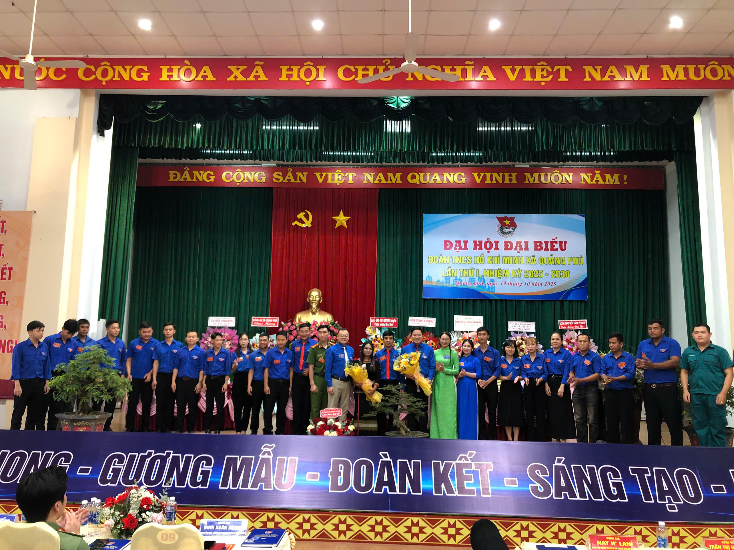 ra mat ban chấp hành